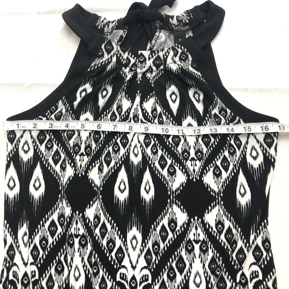 🦄 2/$20 White House Black Market Tank Blouse - Picture 5 of 8